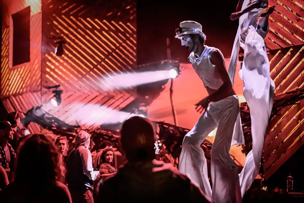 Out Of The Void #3 2025 - Performances Echasses et Tissus Aerien 📷 Nicolas Acidophilius