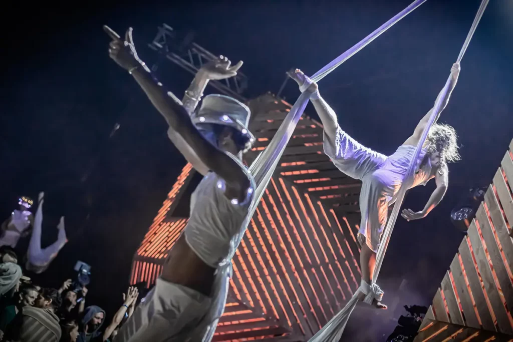 Out Of The Void #3 2025 - Performances Echasses et Tissus Aerien 📷 Nicolas Acidophilius